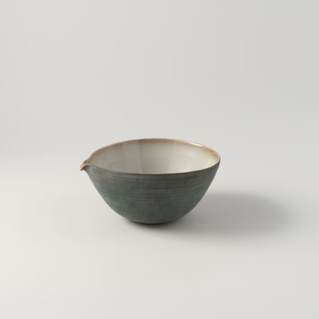 大村剛　白磁色絵片口B