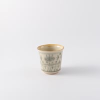 鈴木まどか　緑釉彫花文コップ