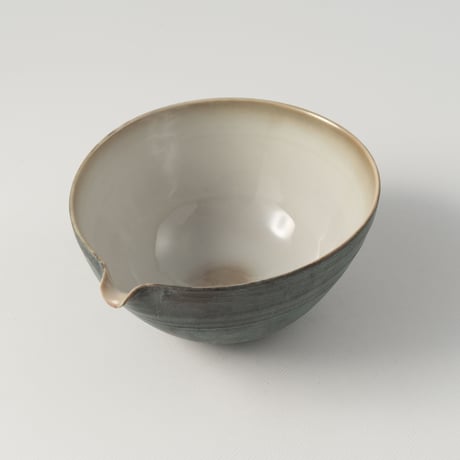 大村剛　白磁色絵片口B