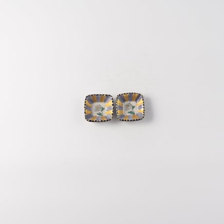 つちやまり　四角豆皿