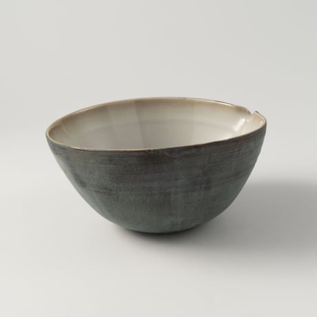 大村剛　白磁色絵片口B
