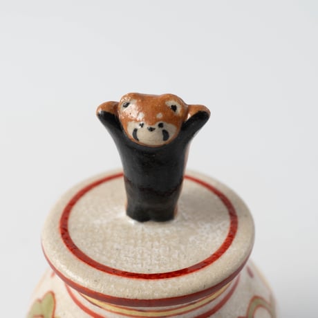 舘真由美　レッサーパンダ小壺　赤