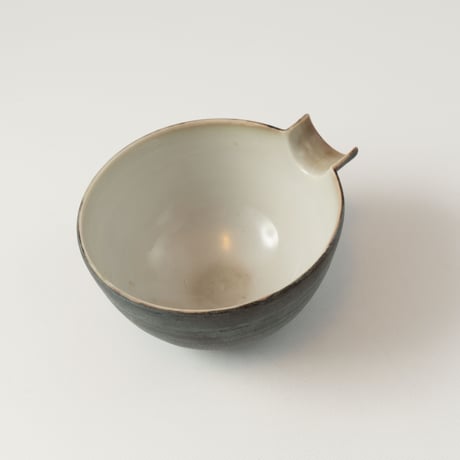 大村剛　白磁色絵片口A