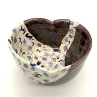 156 染付小花文猪目茶碗　12.5×8.6cm