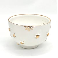 802 茶碗　星の王子さまとろくろの星　乳白　11.5×7.8cm