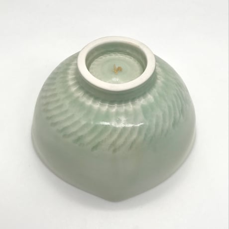 747 猪目茶碗　青磁　13.1×7.9cm