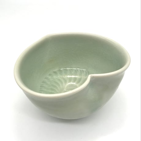 747 猪目茶碗　青磁　13.1×7.9cm