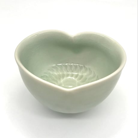 747 猪目茶碗　青磁　13.1×7.9cm