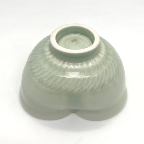 747 猪目茶碗　青磁　13.1×7.9cm