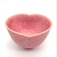 B114 猪目茶碗　桜珊瑚 13.9×9.2cm