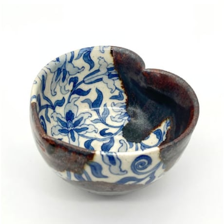 606 染付更紗文猪目茶碗　12.4×7.9cm
