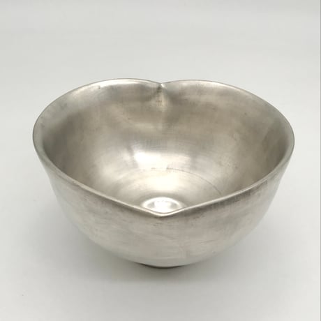 866 猪目茶碗　銀彩　12.8×7.7cm