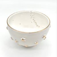 775 茶碗　星の王子さまとろくろの星　乳白　11.8×8.6cm