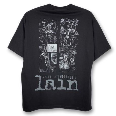 【serial experiments lain × messa】She Knows... Tシャツ -BLACK-