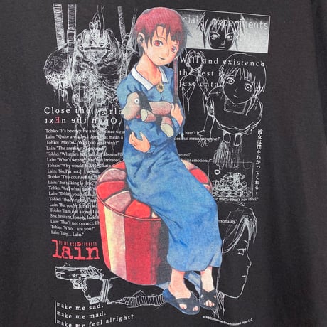 【serial experiments lain × messa】She Knows... Tシャツ -BLACK-