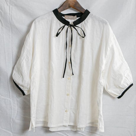 nous rendent heureux（ヌーランドオロー）824020 60リネンバイカラーリボン付きブラウス