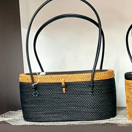 アタハンドバック（蓋つきツートン黒）