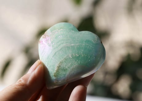 【LIVING YOUR TRUTH 真実を生きる（喜びで学ぶ・大成功）シジル封入 オリジナルカード付き❣️】エンジェルオーラ グリーンカルサイト ハート