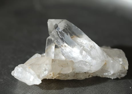 【悟りのシッディ入り】虹入り ガネッシュヒマール産水晶 ミニクラスター