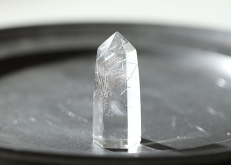 【悟りのシッディ入り】ルチル入り ガネッシュヒマール産水晶 ポイント