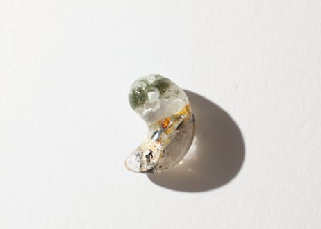 【悟りのシッディ入り】ガネッシュヒマール産水晶 勾玉