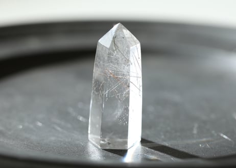 【悟りのシッディ入り】ルチル入り ガネッシュヒマール産水晶 ポイント