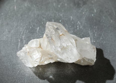 【悟りのシッディ入り】虹入り ガネッシュヒマール産水晶 ミニクラスター
