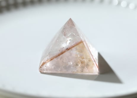 葉月ゆうによる技封入❣️【ヒーリングと魔除けの結界】虹入り パウエライト ゴールデンアメジスト ピラミッド