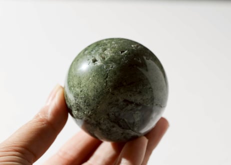技封入❣️【青天井に夢が叶う、青天井に成功に導く】モスアゲート スフィア 木の台座付き ※イベントクーポン使用不可