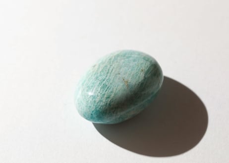 大技封入❣️【虚空蔵菩薩から智慧を授かる】アマゾナイト 握り石 ※イベントクーポン使用不可