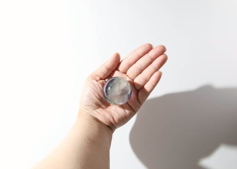 葉月ゆうによる技封入❣️【奇跡に包まれる】虹入り フローライト スフィア ※イベントクーポン使用不可