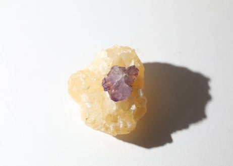 葉月ゆうによる技封入❣️【日々あらゆる面でますます神に近づいていく】きいろいカルサイトとアメジスト 原石