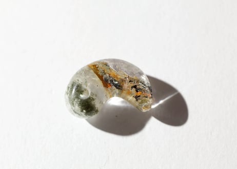 【悟りのシッディ入り】ガネッシュヒマール産水晶 勾玉