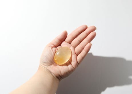 【悟った至福のシッディ】ヘマタイトインクォーツ 握り石