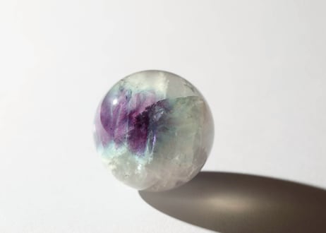 葉月ゆうによる技封入❣️【奇跡に包まれる】虹入り フローライト スフィア ※イベントクーポン使用不可