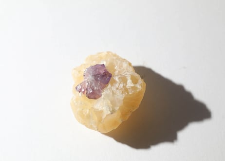 葉月ゆうによる技封入❣️【日々あらゆる面でますます神に近づいていく】きいろいカルサイトとアメジスト 原石