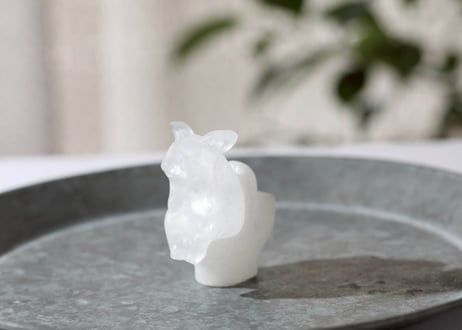 【静けさの空間】クリアクォーツの考えるぶたとホワイト翡翠のトイレ