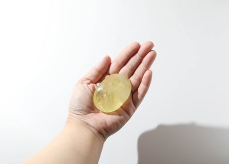 【悟った至福のシッディ】＆葉月ゆうによる技封入❣️【ポジティブな人生の流れを目覚めさせる】バーントシトリン 握り石