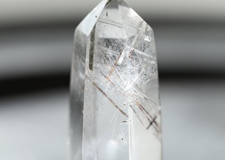【悟りのシッディ入り】ルチル入り ガネッシュヒマール産水晶 ポイント