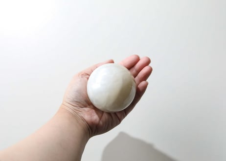 葉月ゆうによる技封入❣️【自分と対立する遺伝子プログラムの解放】ハイクオリティ ムーンストーン スフィア シルバーの台座付き