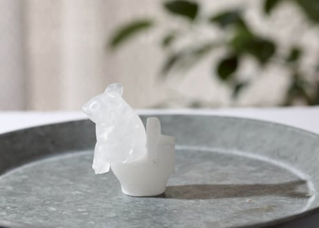 【静けさの空間】クリアクォーツの考えるぶたとホワイト翡翠のトイレ