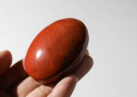 【悟った至福のシッディ】＆葉月ゆうによる技封入❣️【ポジティブな人生の流れを目覚めさせる】レッドジャスパー 握り石