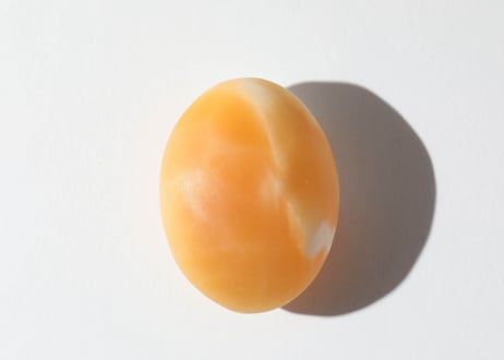 【悟った至福のシッディ】＆葉月ゆうによる技封入❣️【日々あらゆる面でますます良くなっていく】オレンジカルサイト 握り石