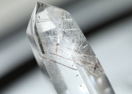【悟りのシッディ入り】ルチル入り ガネッシュヒマール産水晶 ポイント