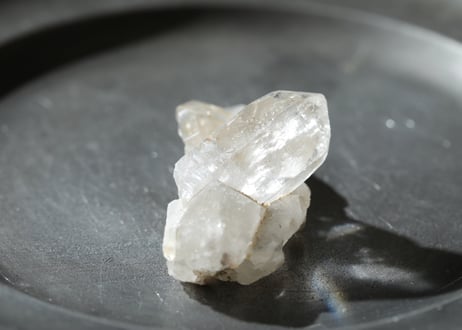 【悟りのシッディ入り】虹入り ガネッシュヒマール産水晶 ミニクラスター