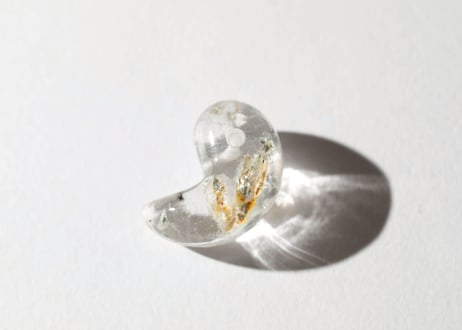 【悟りのシッディ入り】ガネッシュヒマール産水晶 勾玉