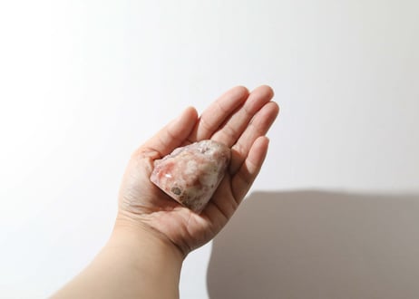 【中心の輝きを見つける】ピンクアメジスト フリーフォーム