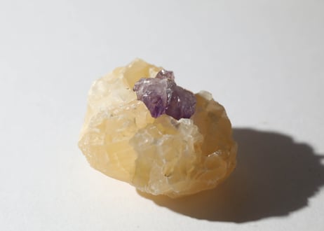 葉月ゆうによる技封入❣️【日々あらゆる面でますます神に近づいていく】きいろいカルサイトとアメジスト 原石