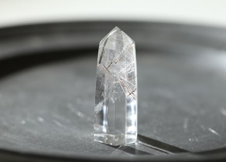 【悟りのシッディ入り】ルチル入り ガネッシュヒマール産水晶 ポイント