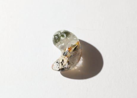 【悟りのシッディ入り】ガネッシュヒマール産水晶 勾玉